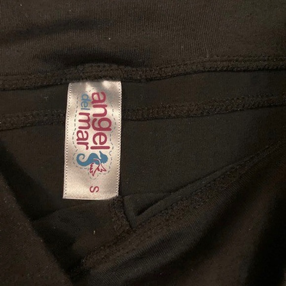 Angel Del Mar Crossfit Booty Short
Size: Small
Inseam: 2 inches - Picture 4 of 5